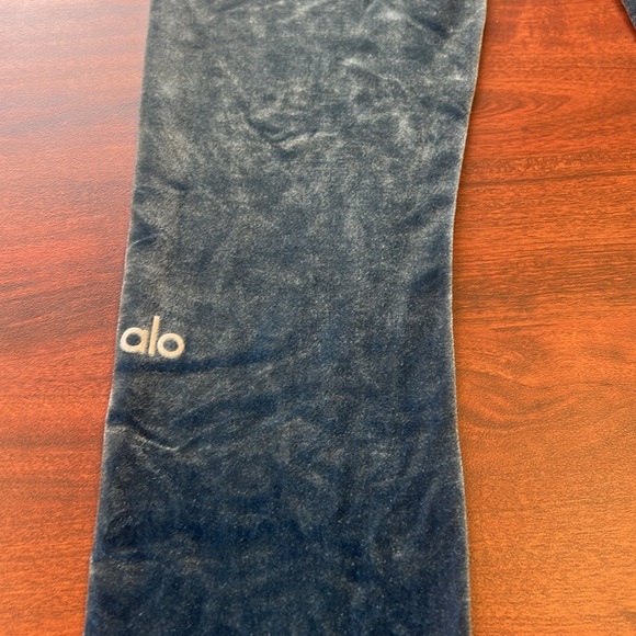 Alo Blue Velvet Leggings - Picture 2 of 7